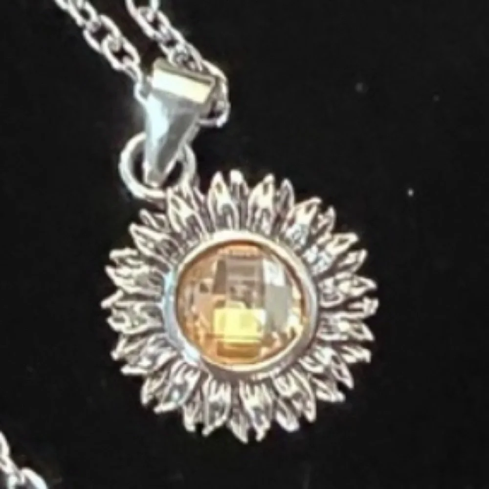 NWOT -  Double Strand dragonfly and sunflower topaz necklace